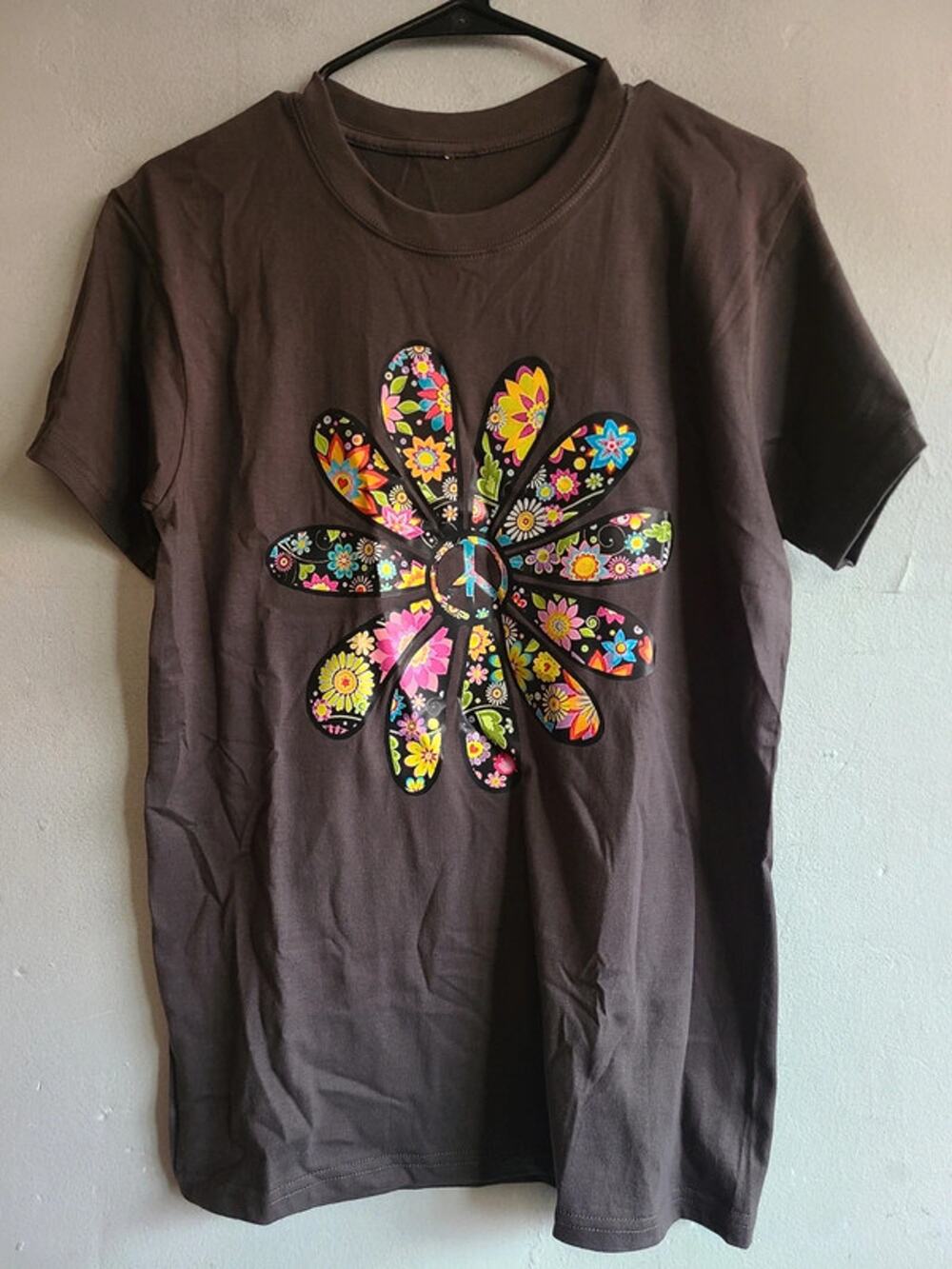 New women's medium dark gray tee t-shirt with hippie flower